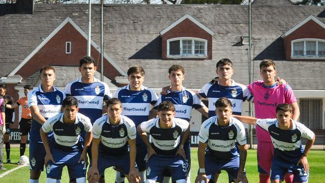 la reserva de gimnasia le gano a riestra con actuaciones destacadas de juveniles que piden pista