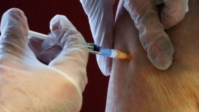 buscan voluntarios para estudiar dos vacunas de china y alemania en la plata