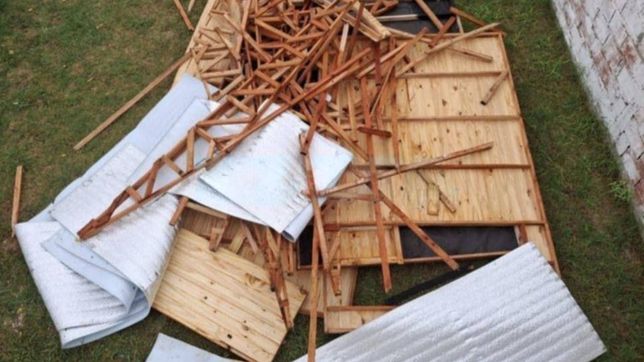 el viento destruyo una casa en construccion y dejo a una familia sin nada