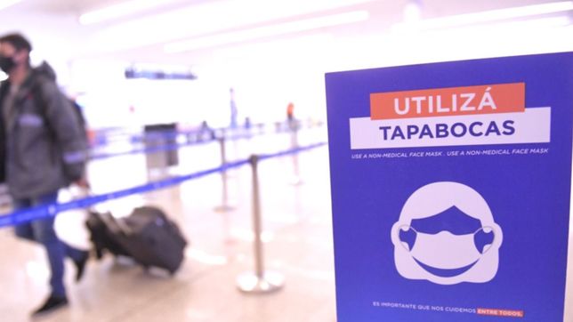 ¿que aerolineas ofrecen un seguro medico gratuito si el pasajero se enferma por covid-19?