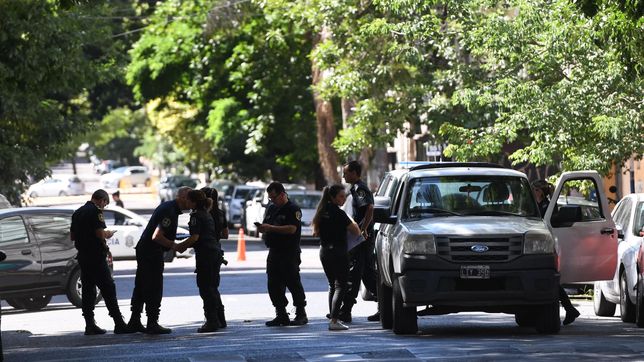 un hombre cayo desde un edificio en pleno centro de la plata y murio en el acto