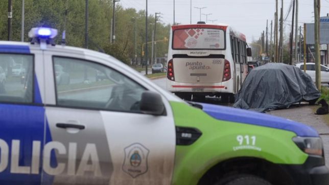 las impactantes fotos del choque fatal entre un micro y un auto en melchor romero