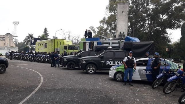 las fuerzas policiales encabezan un nuevo megaoperativo en la plata