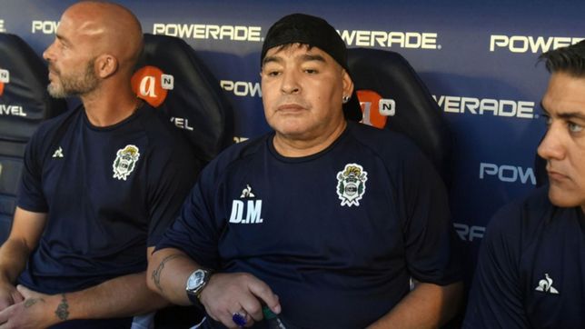 el lobo perdio y pende de un hilo, pero diego maradona se queda: quiero renovar con gimnasia