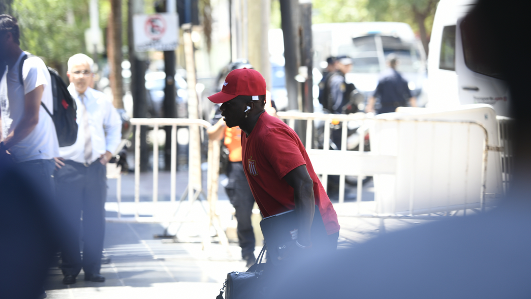 Versiones cruzadas sobre los motivos que frustran el pase de Cetré a Boca