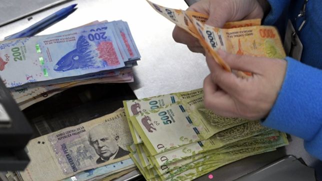 los bancarios lograron un adelanto de paritarias y el minimo se va a casi 137.000 pesos