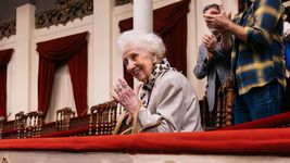 con un homenaje a estela de carlotto, el pasaje dardo rocha sera sede de la feria del libro de dd.hh. con un homenaje a estela de carlotto, el pasaje dardo rocha sera sede de la feria del libro de dd.hh.