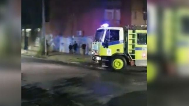 video: incendio y tension en una casa de la plata