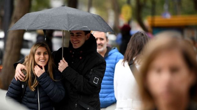 con nubes y lluvias en el horizonte, asi seguira el clima en la plata