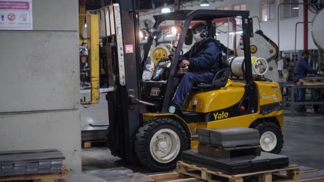 compre local: buscan priorizar a las pymes platenses en las licitaciones del municipio