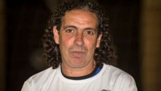 desaparecio un entrenador de voley del club universitario y lo buscan hace una semana en la plata