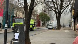 susto y tension en pleno barrio norte por el incendio de un auto susto y tension en pleno barrio norte por el incendio de un auto