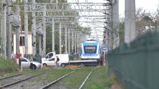 por una persona que se arrojo a las vias, el tren roca funciona con demoras