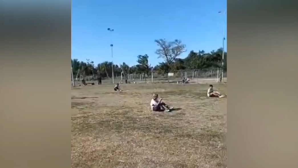 Inédita sentada de chicos del fútbol infantil de Berisso contra los fallos arbitrales