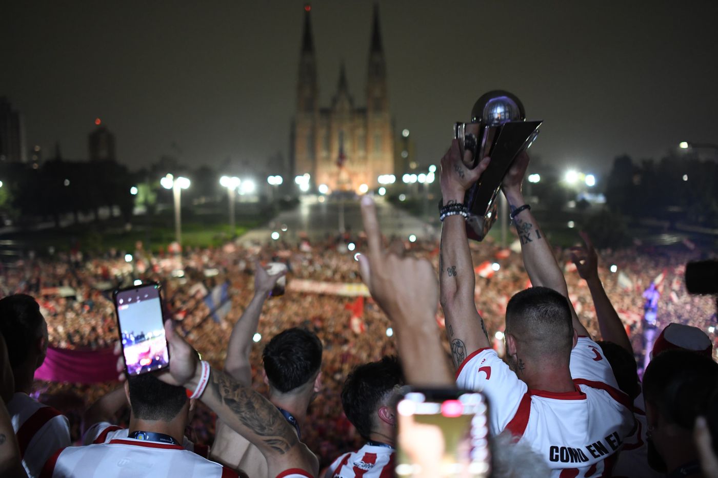 Estudiantes campeón festejo en la Municipalidad (5).jpeg