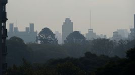 vecinos de dos barrios de la plata denuncian que no pudieron dormir por el humo generado en una cantera vecinos de dos barrios de la plata denuncian que no pudieron dormir por el humo generado en una cantera
