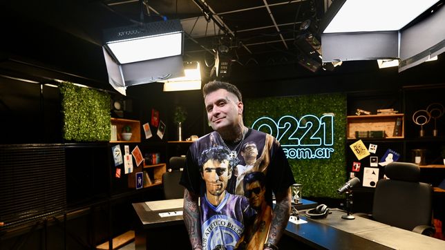 la desconocida historia del ultimo fanatico de rodrigo que subio al escenario para abrazarlo