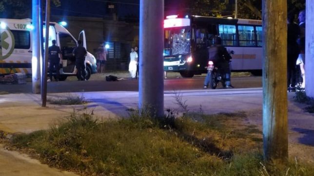 grave accidente en la plata: un ciclista resulto herido tras ser embestido por un micro