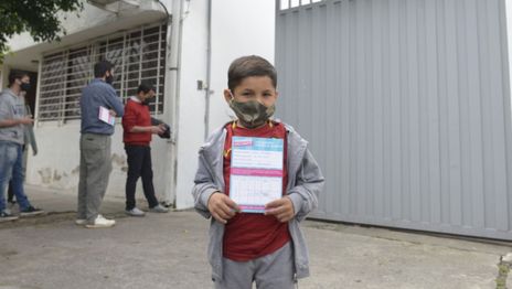 Empieza a aplicarse la vacuna de refuerzo de COVID a nenes y adolescentes