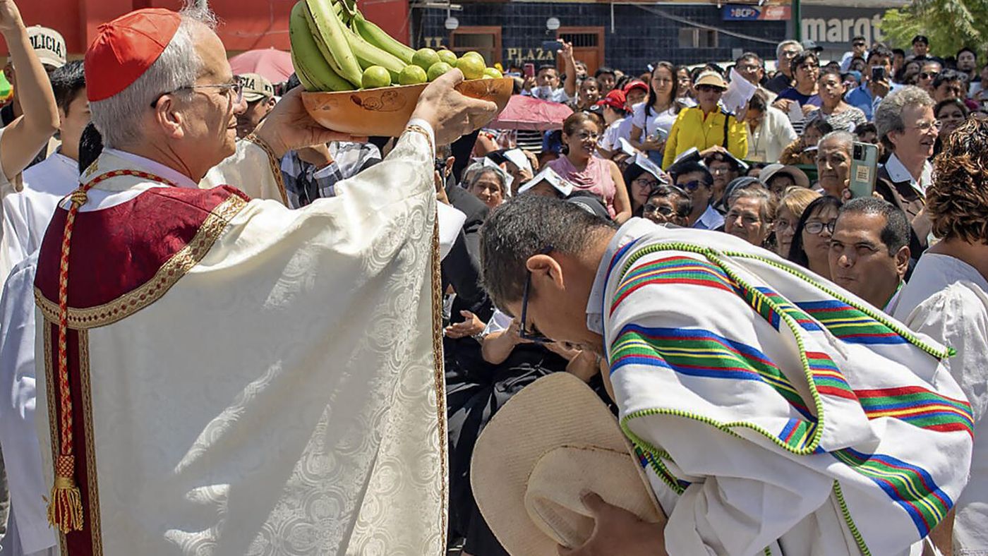 El obispo Robert Prevosr en Chiclayo, antes de ser el papa León XIV