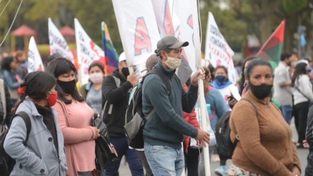cooperativistas reclaman con un corte de calle por aumento y mas trabajo