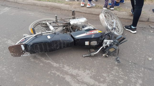 dos motociclistas terminaron en el hospital tras un fuerte accidente de transito