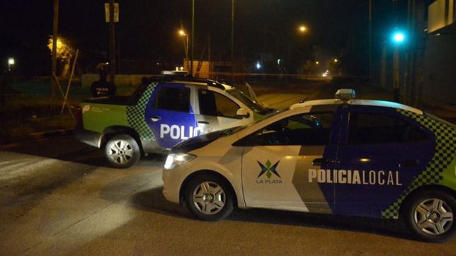 por un crimen a tiros en la plata, allanaron una casa donde encontraron marihuana y balas