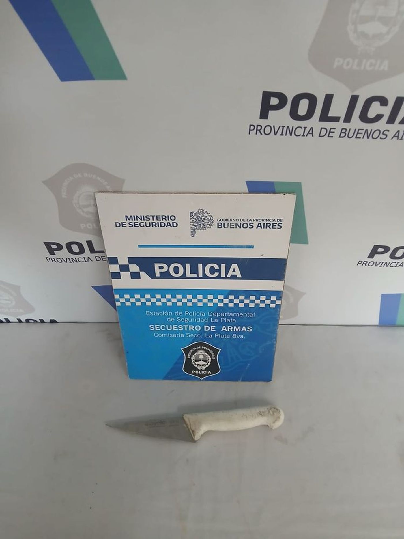 El cuchillo con el que el hombre atac&oacute; al pastor de La Plata