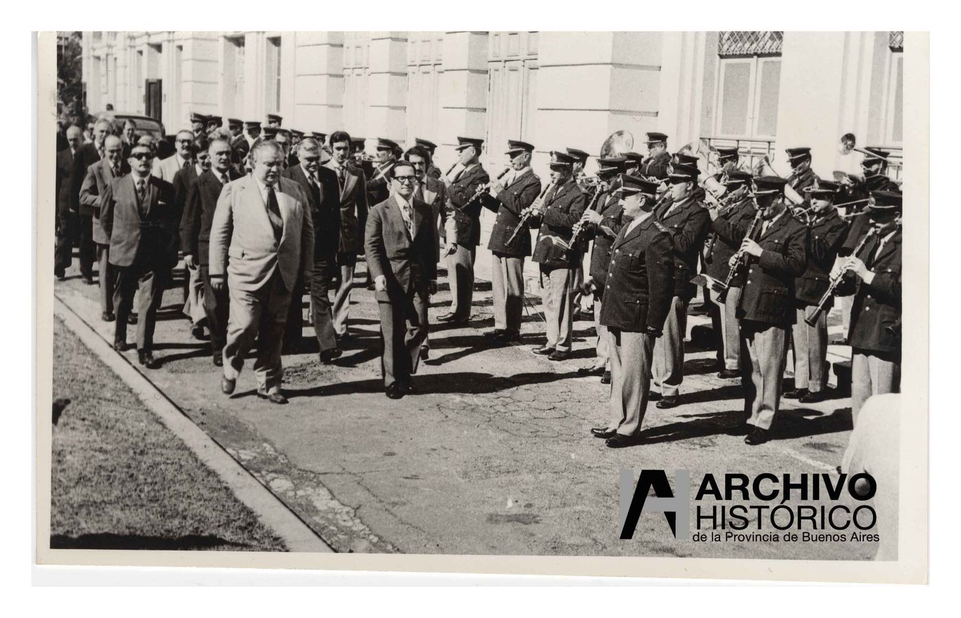 En la imagen, digitalizada por el Archivo Historico Ricardo Levene, el profesor Cariter encabeza un acto en su rol de intendente municipal.