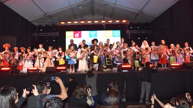 la fiesta provincial del inmigrante vivio una nueva jornada con todo el color de los representantes infantiles