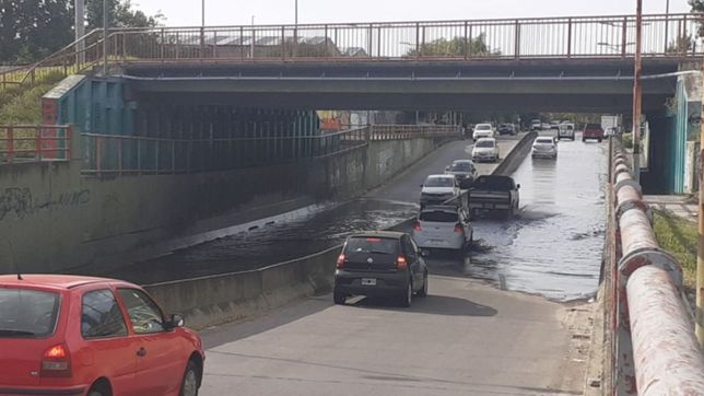 robaron los cables y la bomba de agua del paso bajo nivel de 7 y 508 se inundo todo