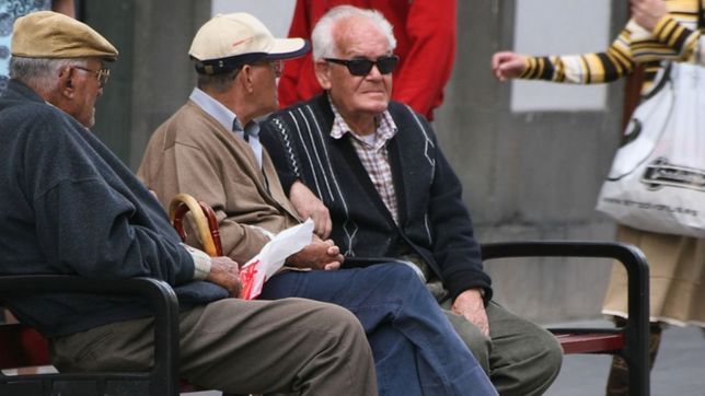 cuando empiezan a cobrar los jubilados de anses el bono de 8.000 pesos