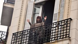 cristina kirchner denuncio un operativo ilegal en la zona del edificio donde cumple prision cristina kirchner denuncio un operativo ilegal en la zona del edificio donde cumple prision