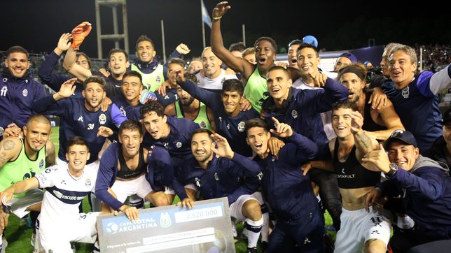 river buscara hacer historia ante gimnasia en sus partidos mano a mano