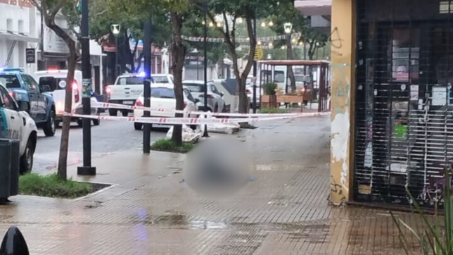 encontraron a un hombre muerto en plena calle 12 e investigan que fue lo que le paso