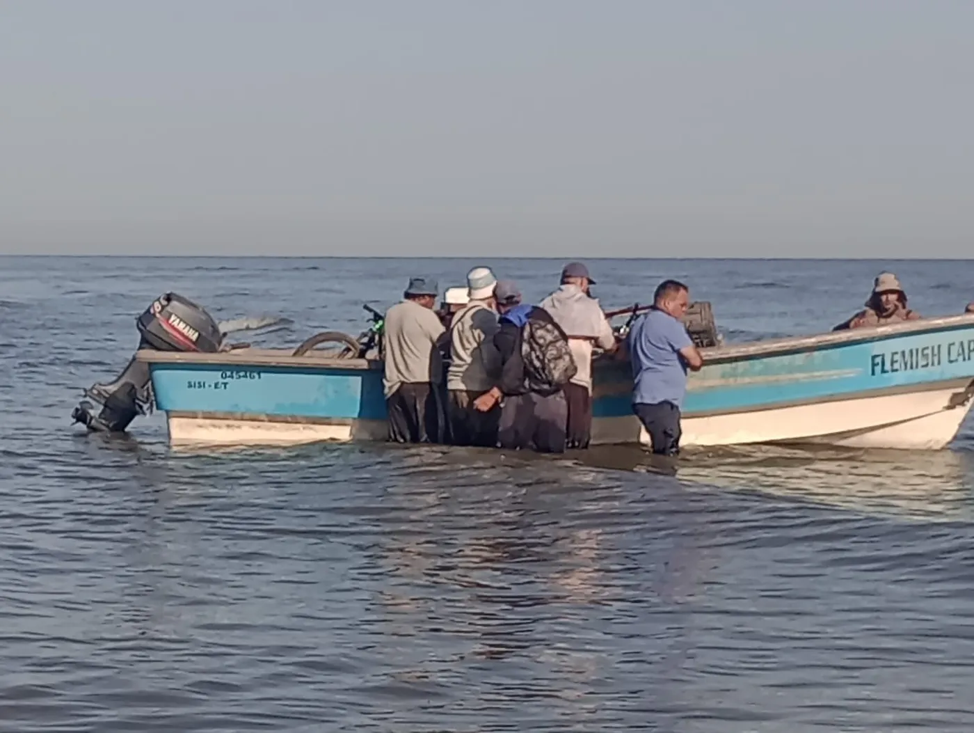 7 pescadores quedaron varados en el Río de la Plata.