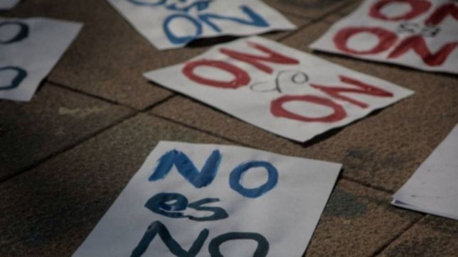 un hombre golpeo a su pareja de 23 anos e intento huir con su hijo de 4