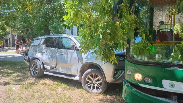chocaron una camioneta y un micro en punta lara y hubo cuatro heridos