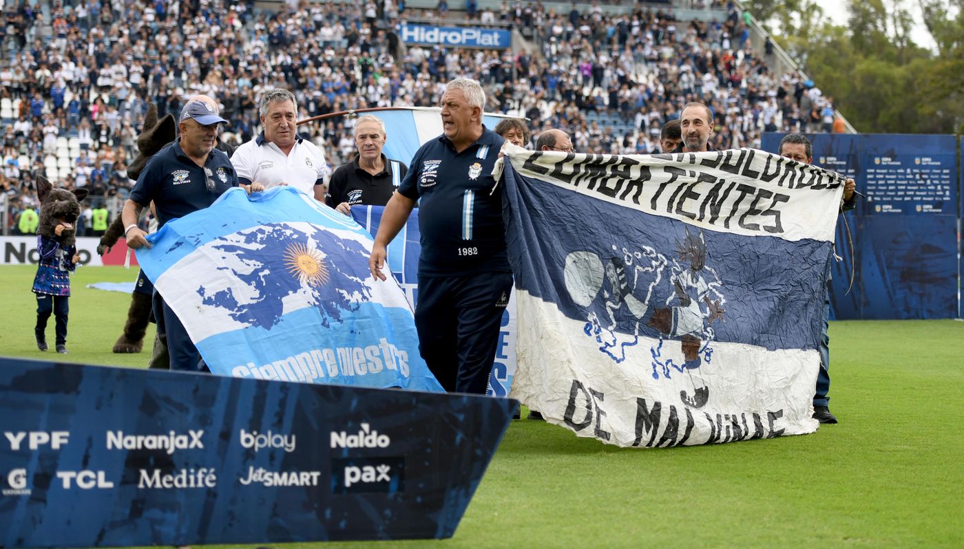 Gimnasia Riestra Héroes Malvinas.jpg