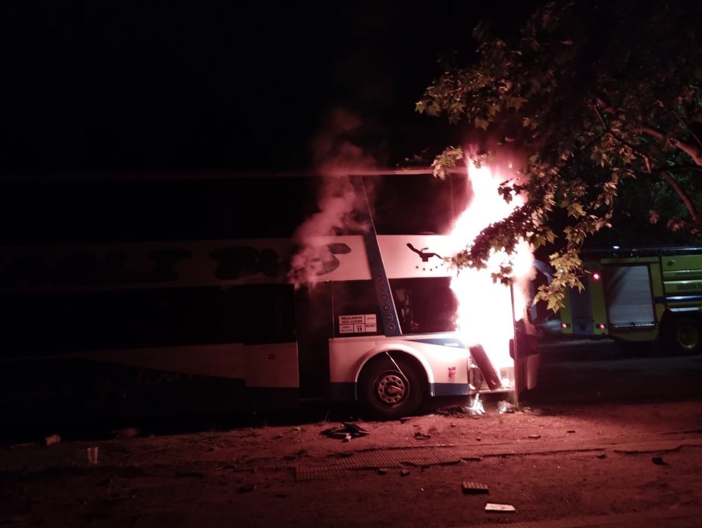 Micro incendiado en el Bosque