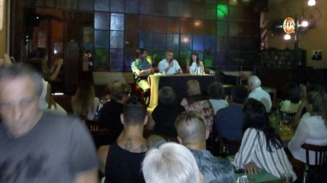 a sala llena, el escritor platense mario danielli presento su primer libro