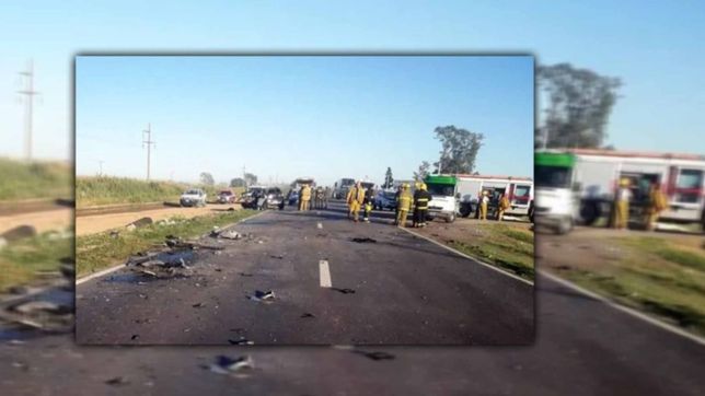 dos abuelos muertos y sus nietos heridos en un choque tragico entre un micro y un auto
