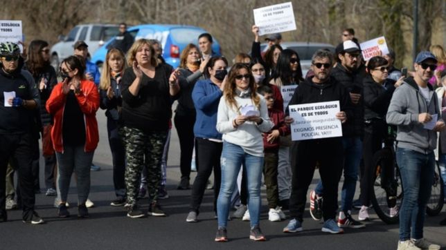 vecinos marcharon indignados por la inseguridad en el parque ecologico