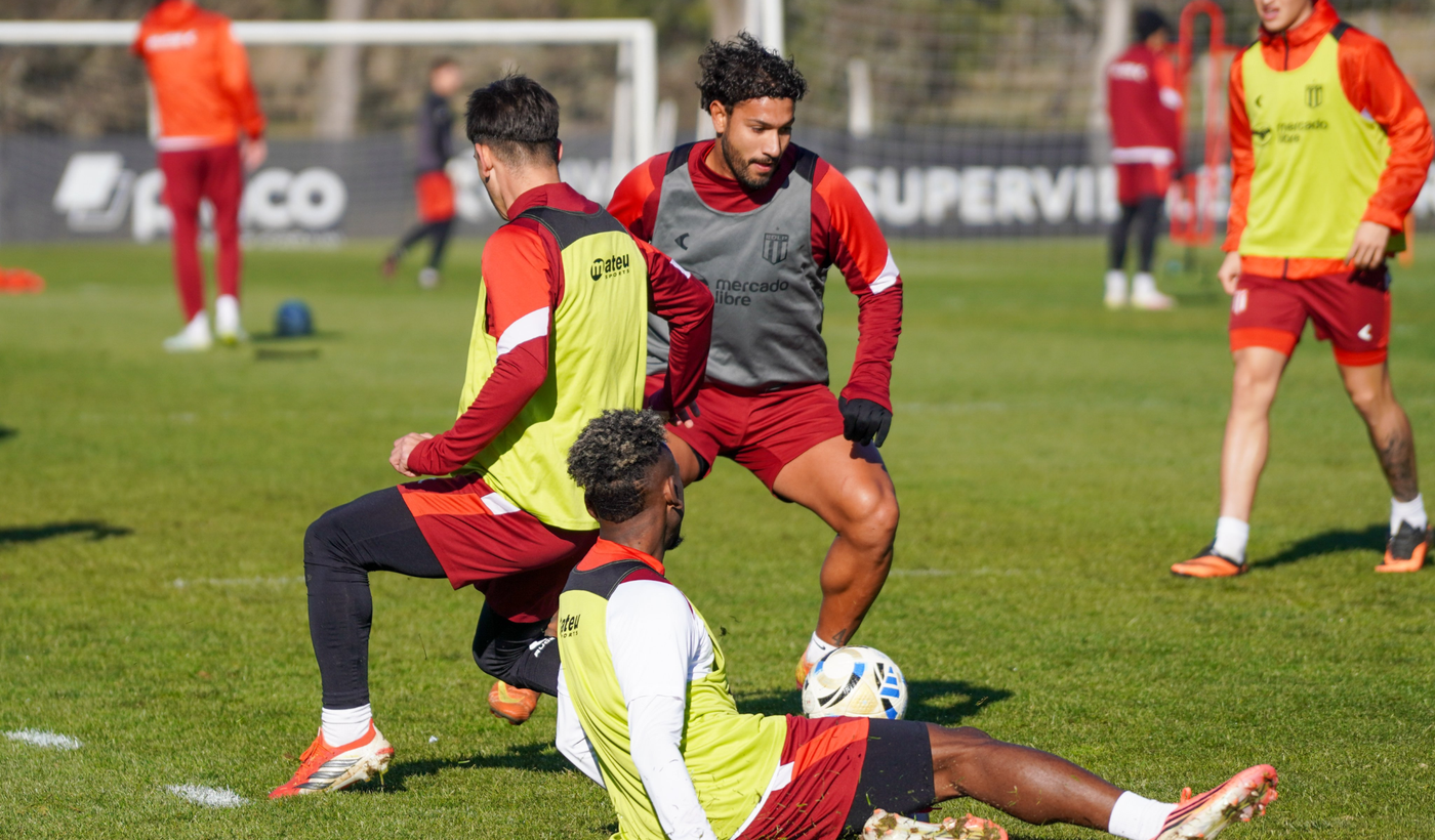 Estudiantes entrenamiento Mancuso Manyoma Cornejo