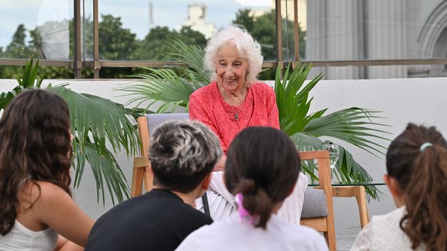 memoria viva: emotivo encuentro de estela de carlotto con chicos y chicas en 0221.com.ar