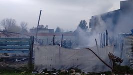 un incendio consumio dos casillas de madera en la plata y las familias perdieron todo un incendio consumio dos casillas de madera en la plata y las familias perdieron todo