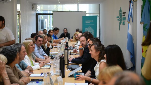 sin oferta ni convocatoria, crece el malestar entre los docentes y estatales con la provincia