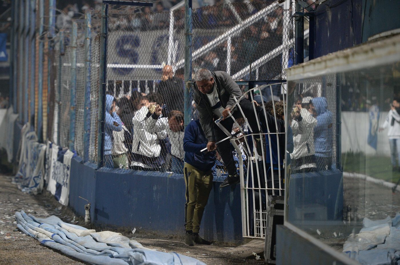 Represión en el Bosque Gimnasia (11).JPG