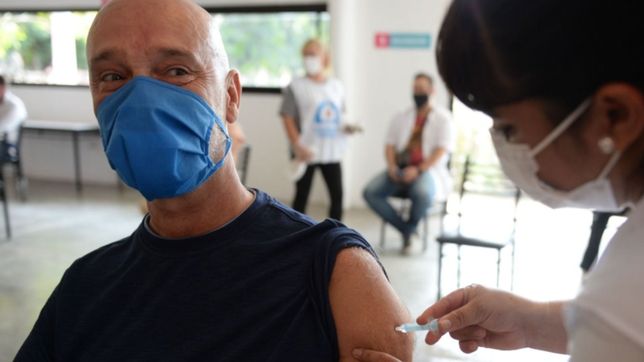 el gobierno evalua aplicar una sola dosis de las vacunas para llegar a mas personas