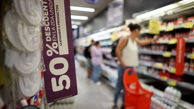 las compras en supermercados cayeron un 12,8% durante enero